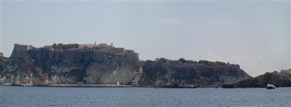 La costa di San Nicola alle Isole Tremiti
