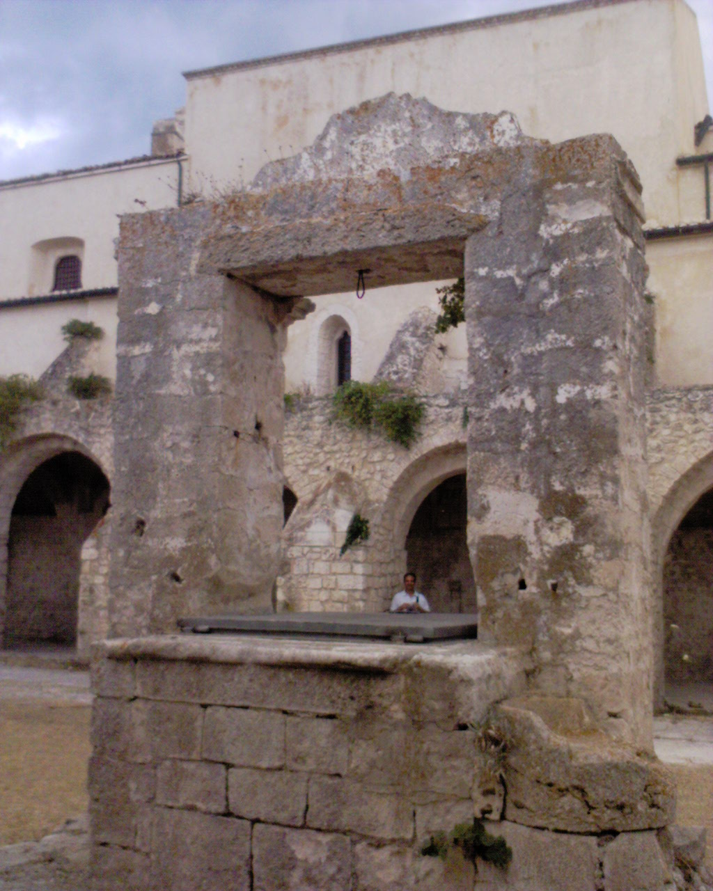 Pozzo all'interno del Chiostro alle Isole Tremiti