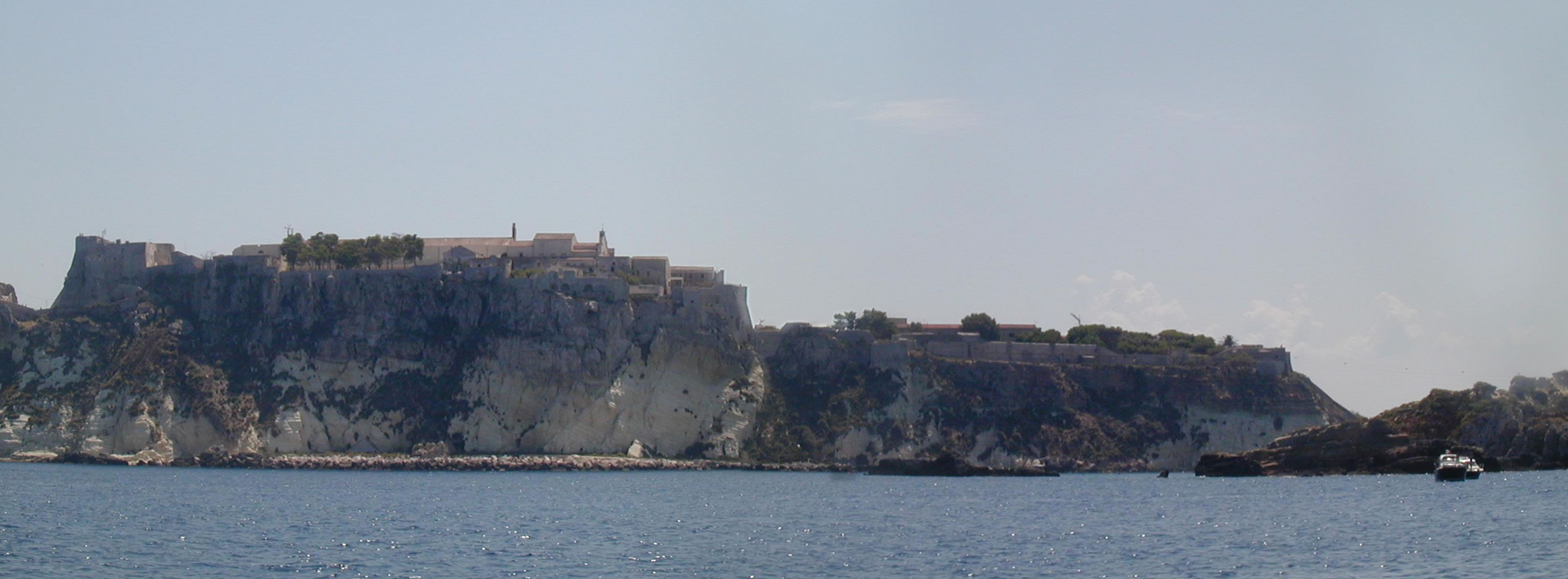 La costa di San Nicola alle Isole Tremiti