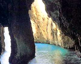 Grotta delle Rondinelle alle Isole Tremiti